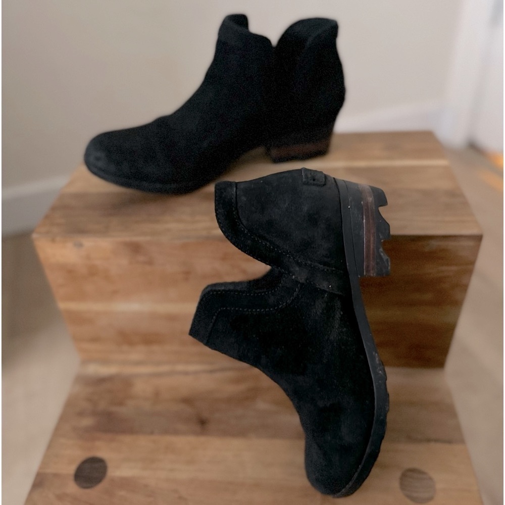 Sorel Size 8 WOMEN'S LOLLA CUT-OUT BOOTIE | Black Genuine Waterproof Suede